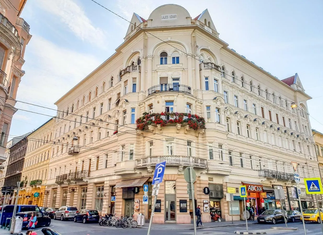 Central Home Budapest 0*,